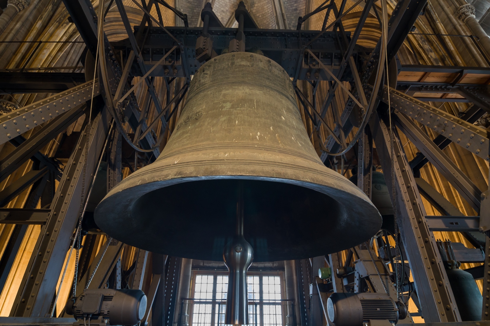 Die Petersglocke, auch Decke Pitter genannt, im Kölner Dom.