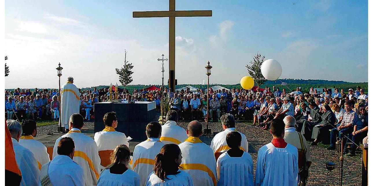 Themenbild Papsthügel Weltjugendtag 2005 Marienfeld